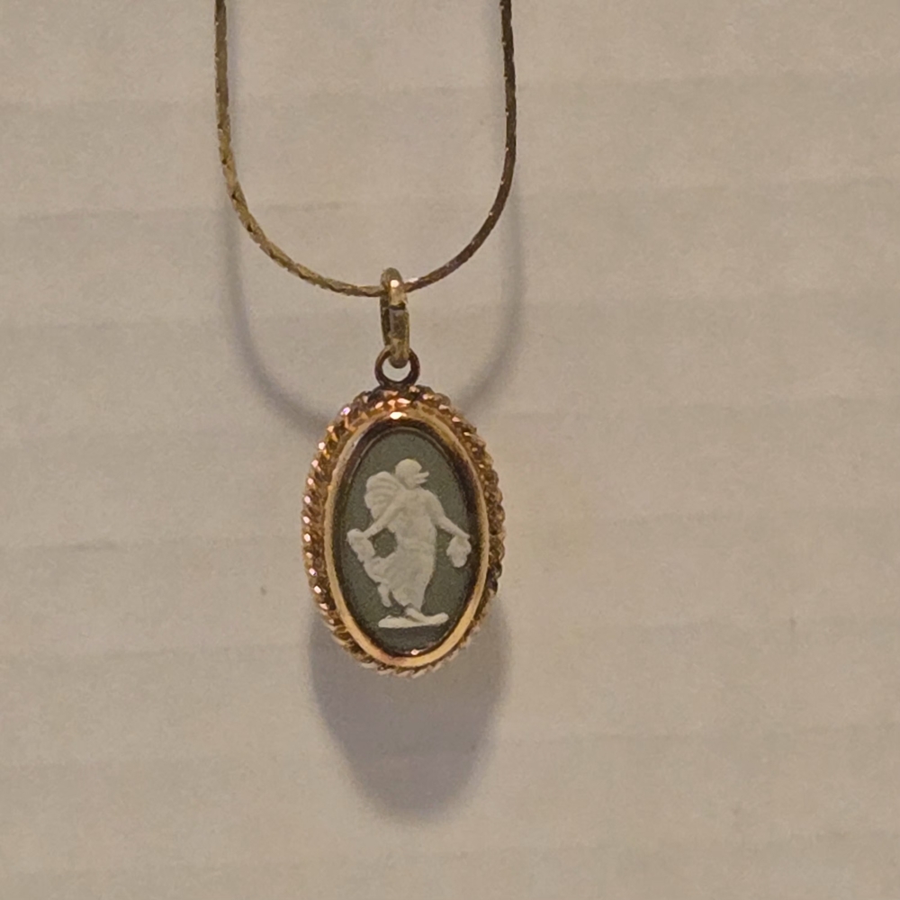 Vintage Wedgwood Cameo Pendant With 925 Sterling Necklace Yellow Gold Tone 1967